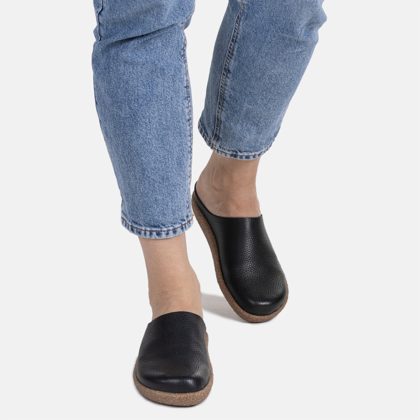 HALAVA Women’s slip-on mules (12756-100)