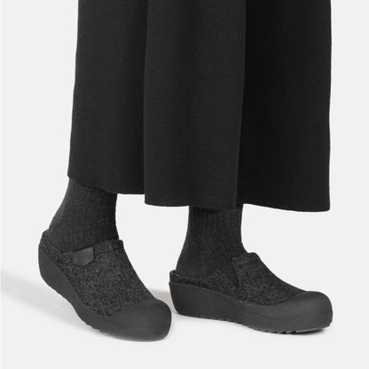 VIIRU Women's felt slip-ons (12809-115)