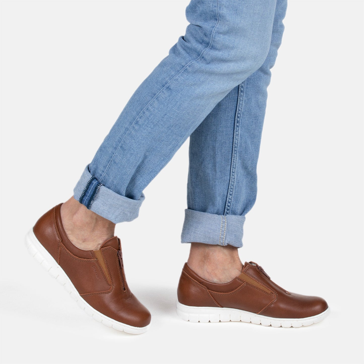 ESIKKO Women’s front-zip flats (13522-102)