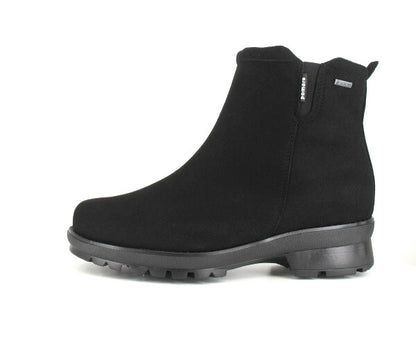 PINO Women’s Pomar ankle boot with winter spike sole