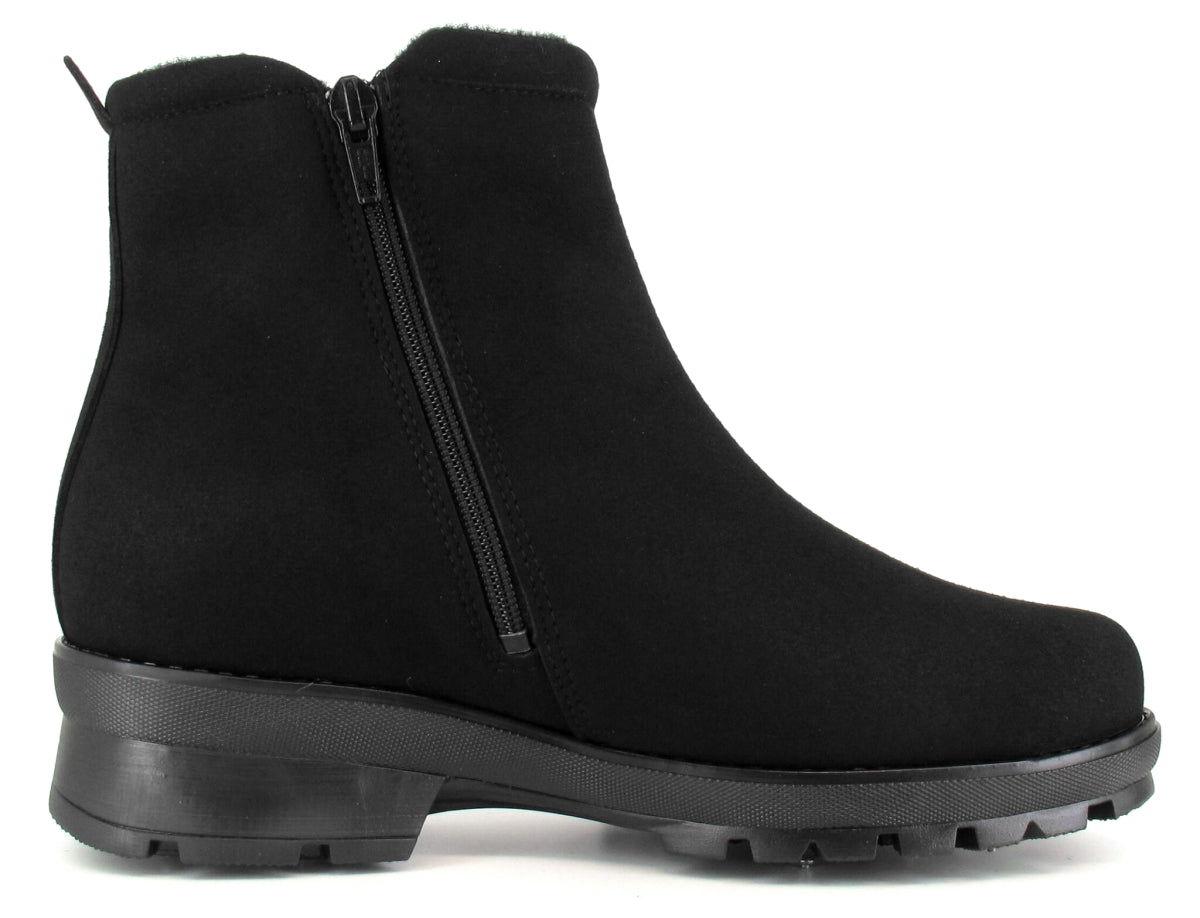 PINO Women’s Pomar ankle boot with winter spike sole